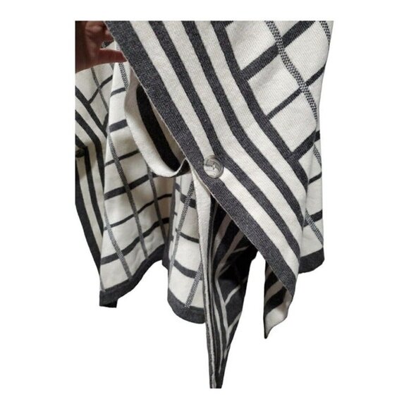 Cabi Reversible Tower Wrap Cream Grey Poncho Sweater Women's Size M/L - Picture 6 of 10